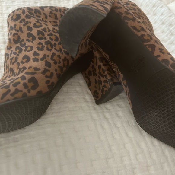 Stuart Weitzman, Lofty Bootie, Leopard Print, Brown Black 5. Pristine Condition! - Picture 10 of 16